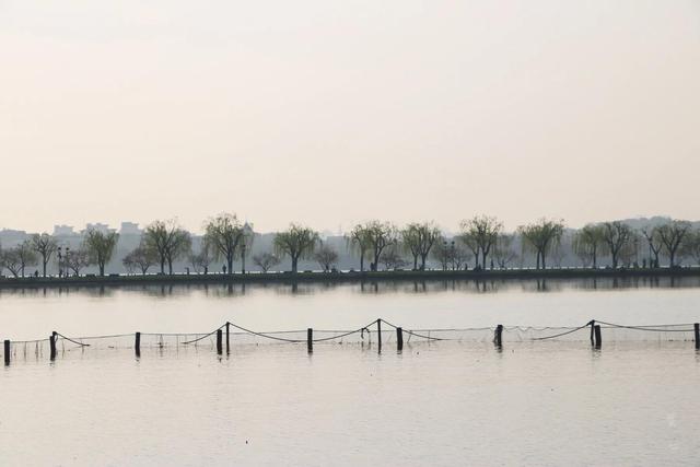 請推薦中國十大美湖？